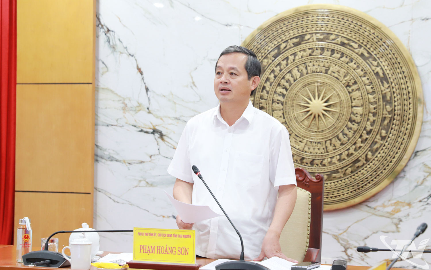 Đồng chí Chủ tịch UBND tỉnh Phạm Hoàng Sơn kết luận cuộc họp.