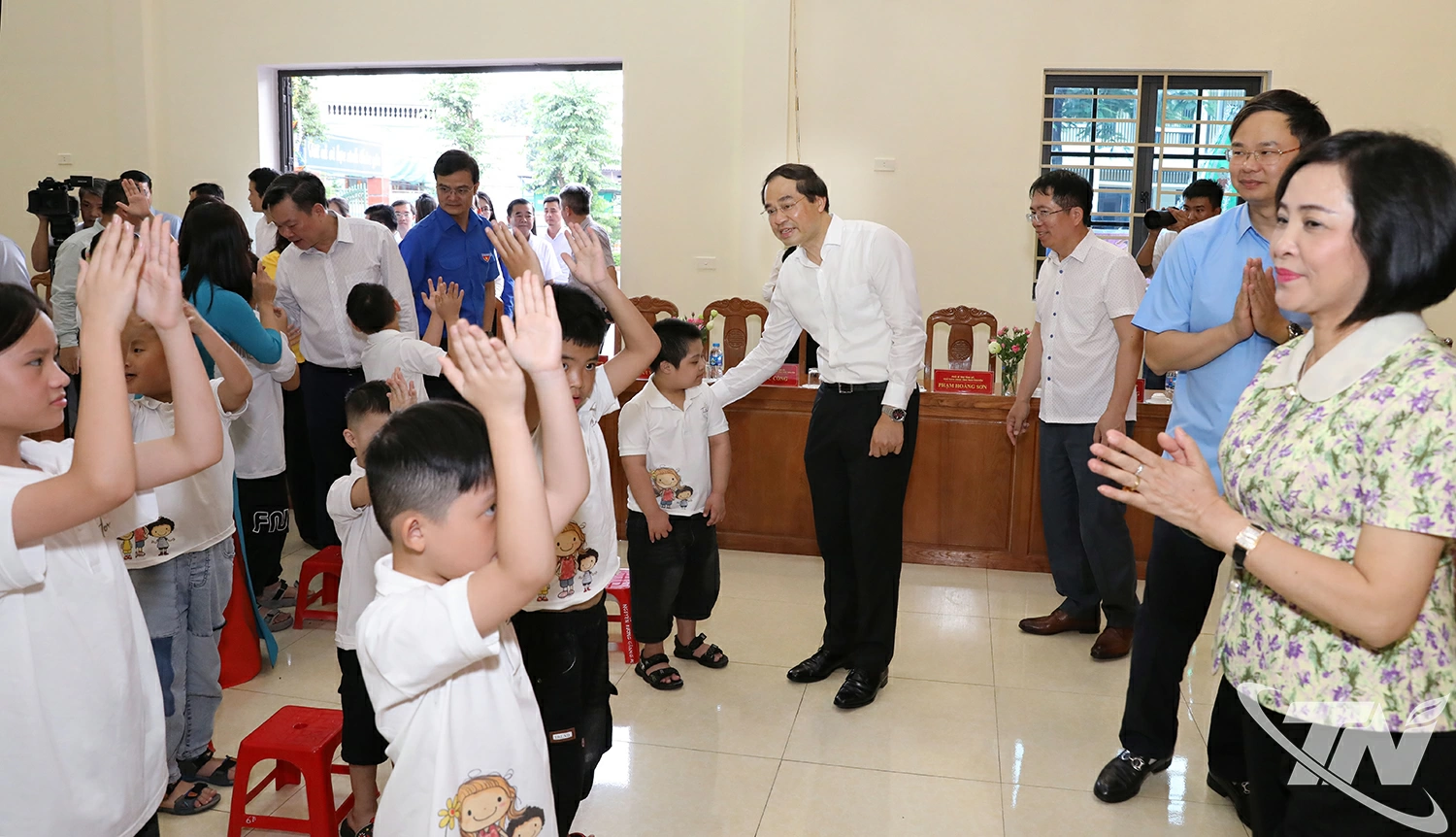 Đoàn công tác của Quốc hội do đồng chí Phó Chủ tịch Quốc hội Nguyễn Thị Thanh, làm Trưởng đoàn đến thăm, tặng quà Trung thu tại Trung tâm Hỗ trợ phát triển giáo dục hòa nhập Thái Nguyên (phường Phan Đình Phùng)