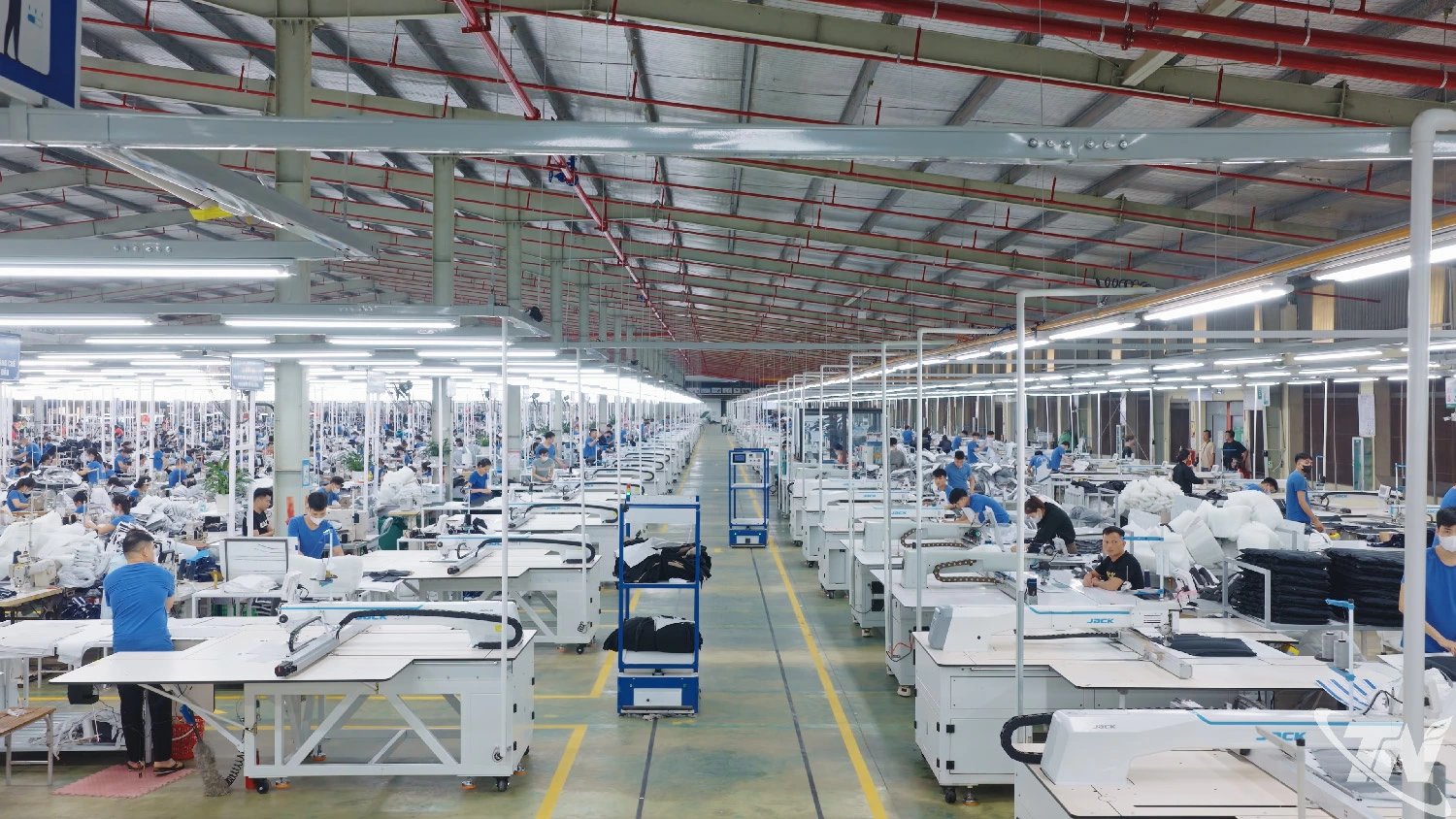 Ứng dụng robot AGV tự động vận chuyển bán thành phẩm trên chuyền may của TNG.