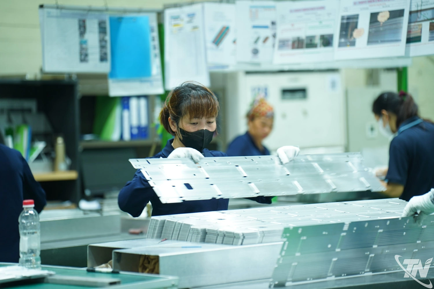 Nhóm hàng   điện tử, linh   kiện công   nghệ cao giữ   vai trò chủ lực   trong cơ cấu   xuất khẩu của   tỉnh.