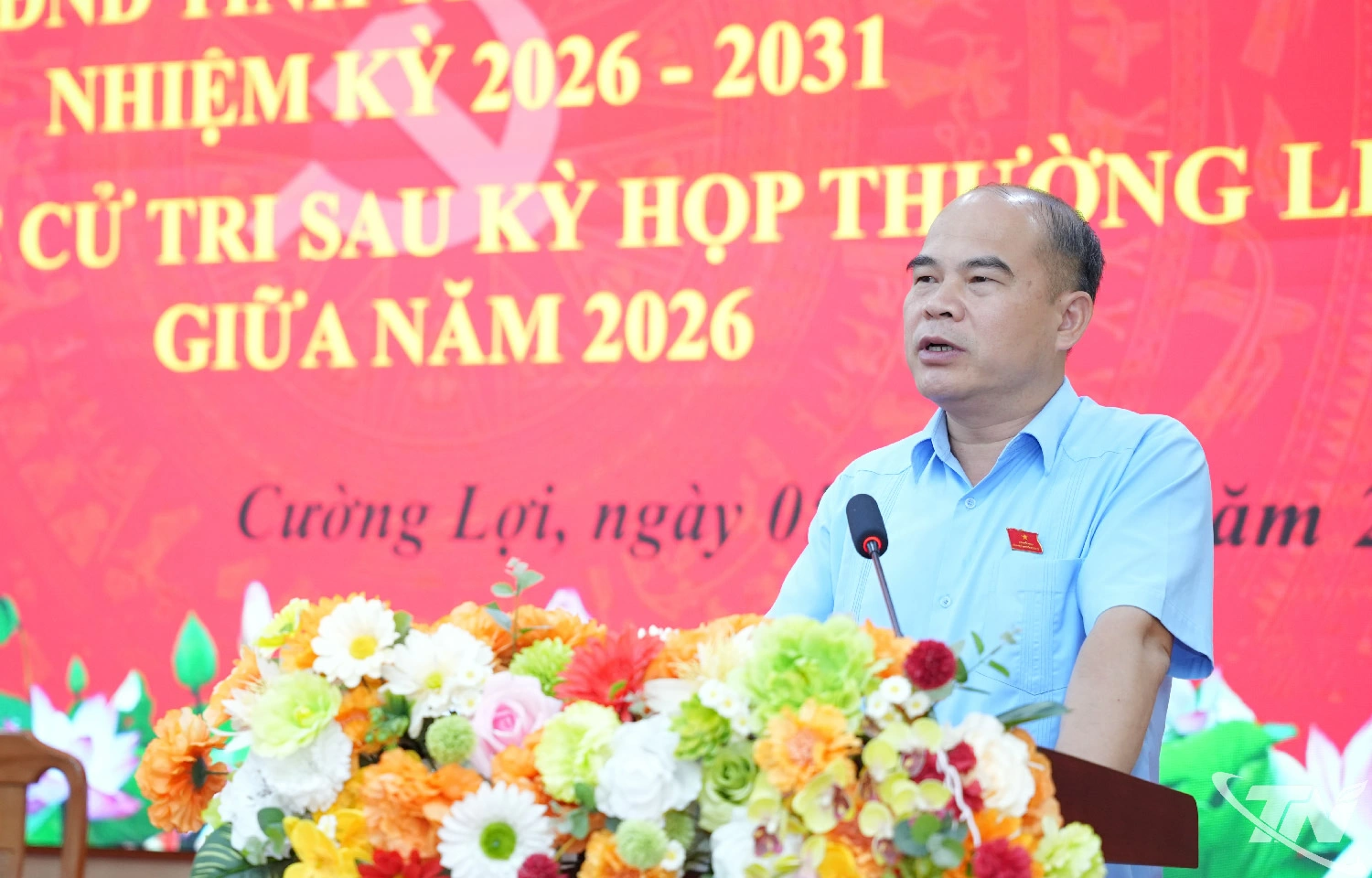 Đồng chí Lường Đức Thắng phát biểu tại Hội nghị tiếp xúc cử tri xã Cường Lợi.