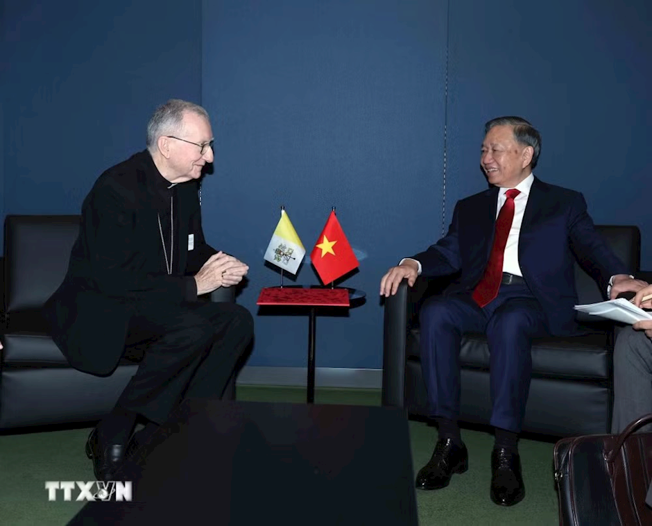 Tổng Bí thư, Chủ tịch nước Tô Lâm gặp Thủ tướng Tòa thánh Vatican, Hồng y Pietro Parolin. (Ảnh: Thống Nhất/TTXVN)