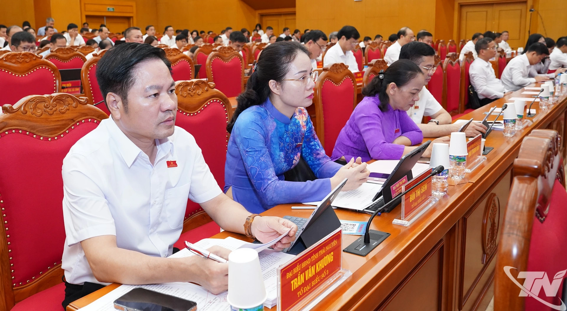 Các đại biểu dự Kỳ họp.