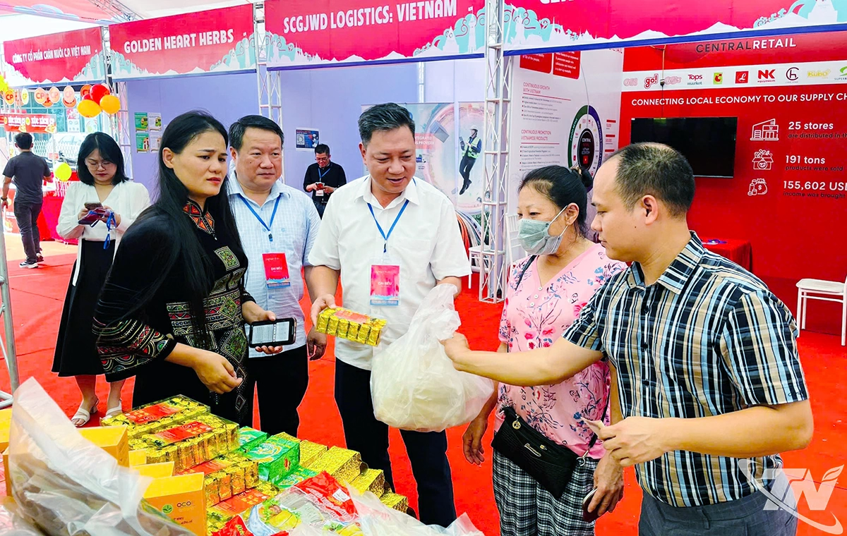 Sở Công Thương đã tích cực hỗ trợ các doanh nghiệp, hợp tác xã tham gia các hội chợ để giới thiệu, quảng bá, mở rộng kênh bán hàng.