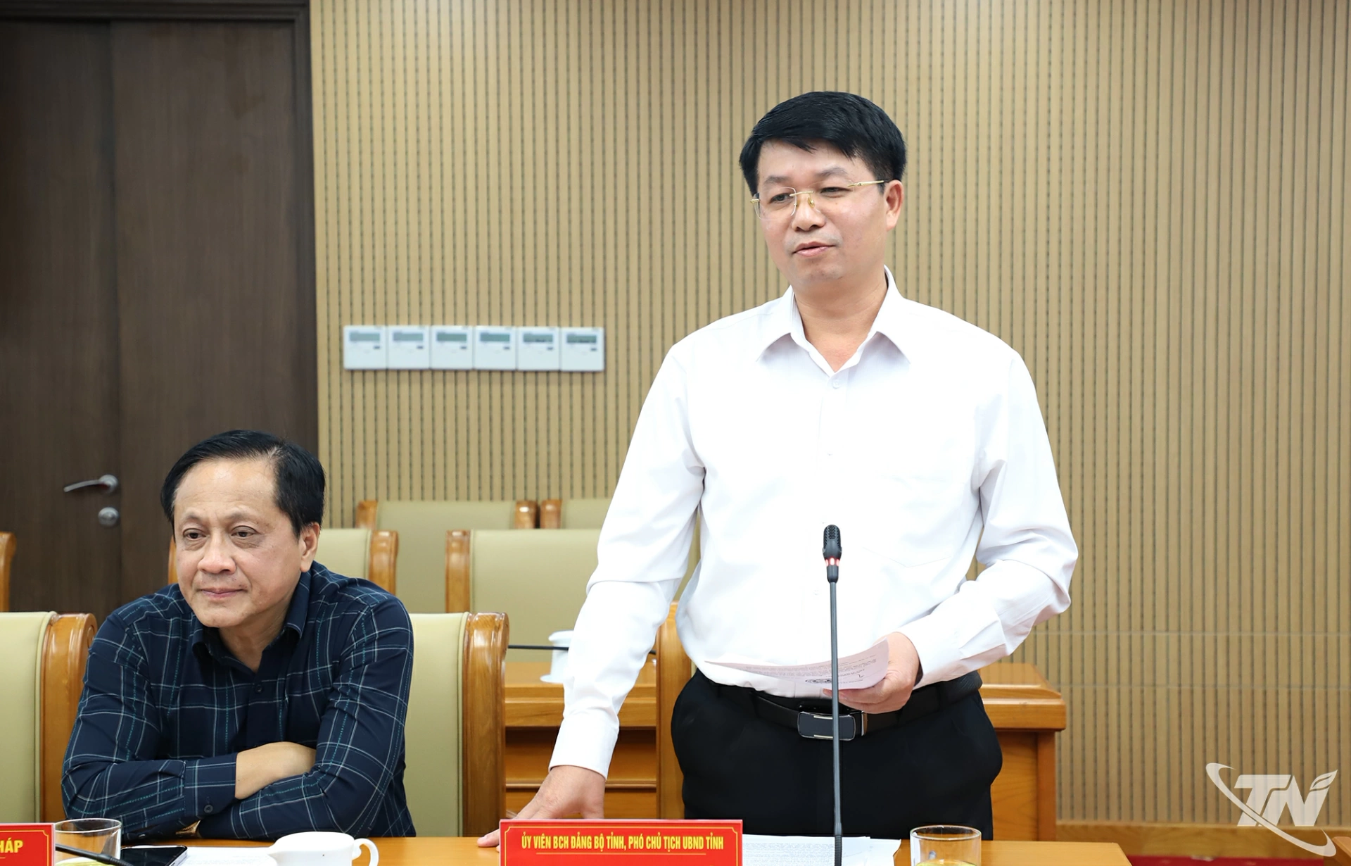 Đồng chí Nông Quang Nhất, Phó Chủ tịch UBND tỉnh phát biểu tại Hội nghị.