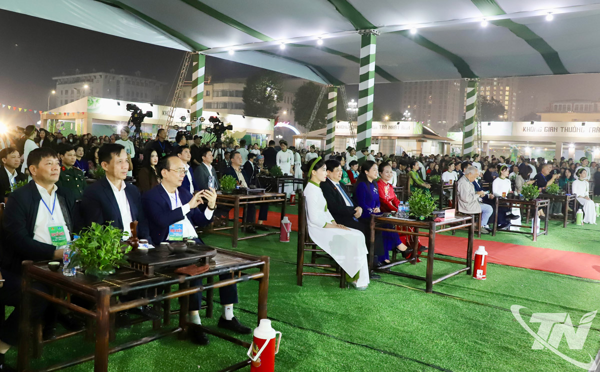 Các đại biểu tham dự lễ tổng kết.