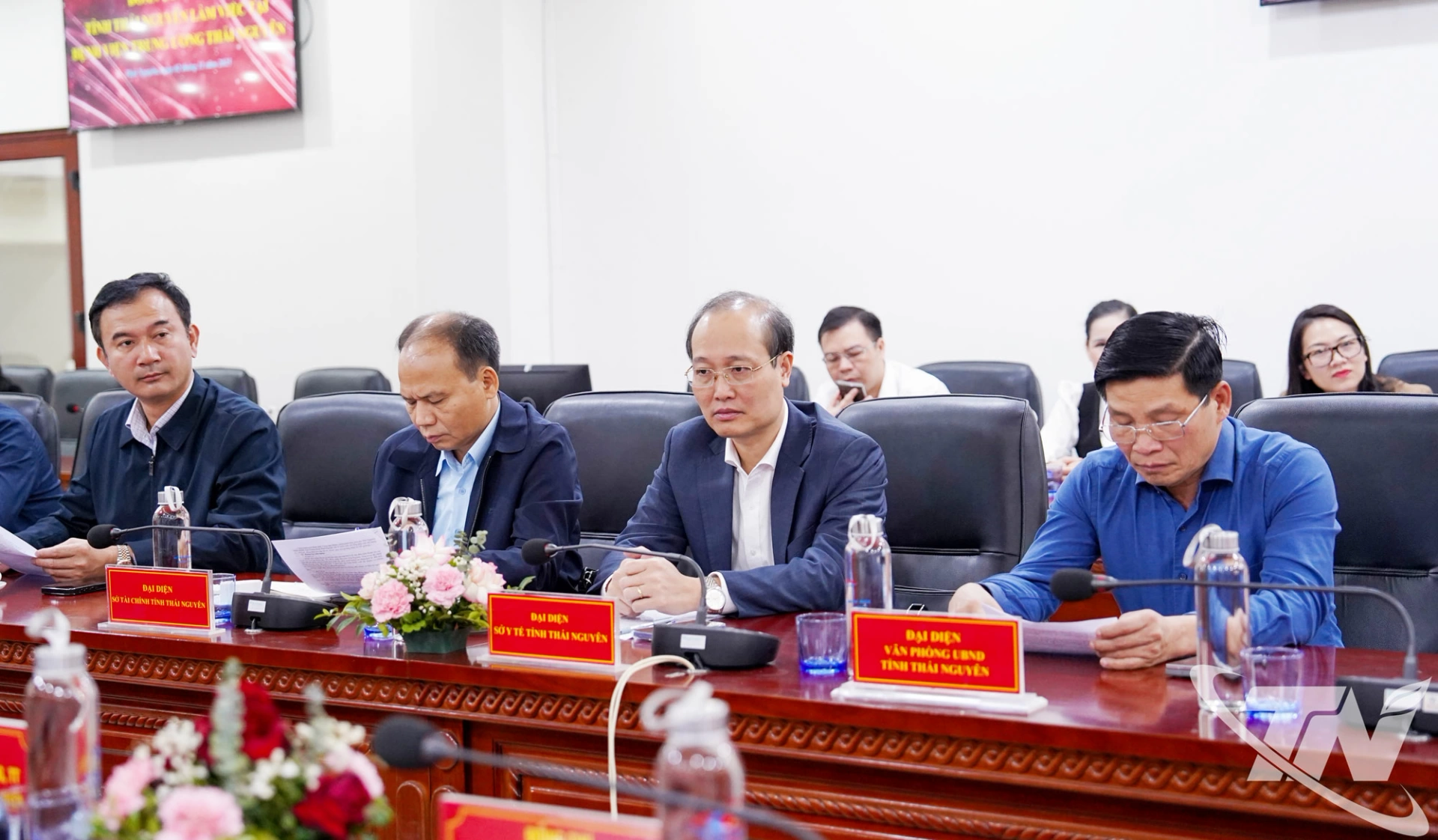 Lãnh đạo các sở, ngành tham dự buổi làm việc.