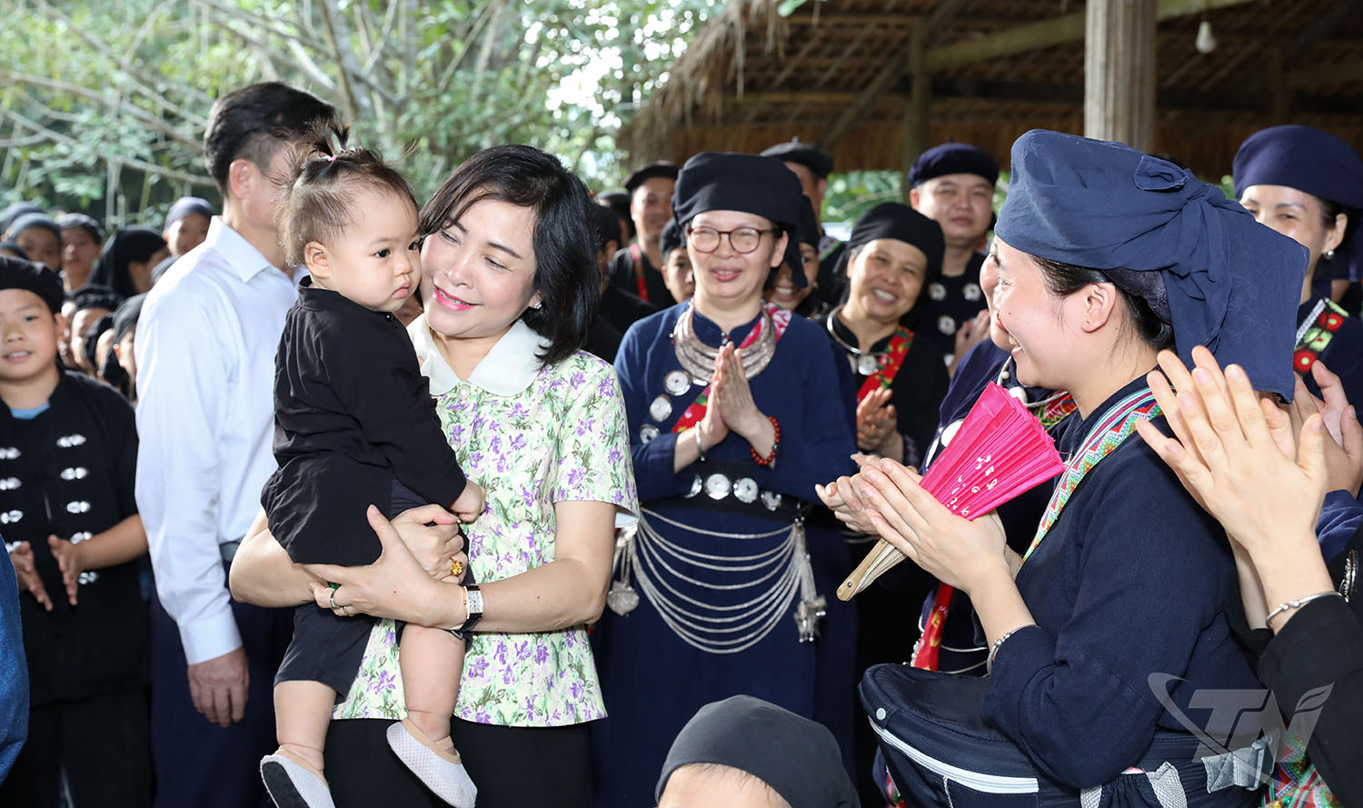 Đoàn công tác của Quốc hội đã đến thăm Khu bảo tồn làng nhà sàn dân tộc sinh thái Thái Hải (xã Tân Cương)