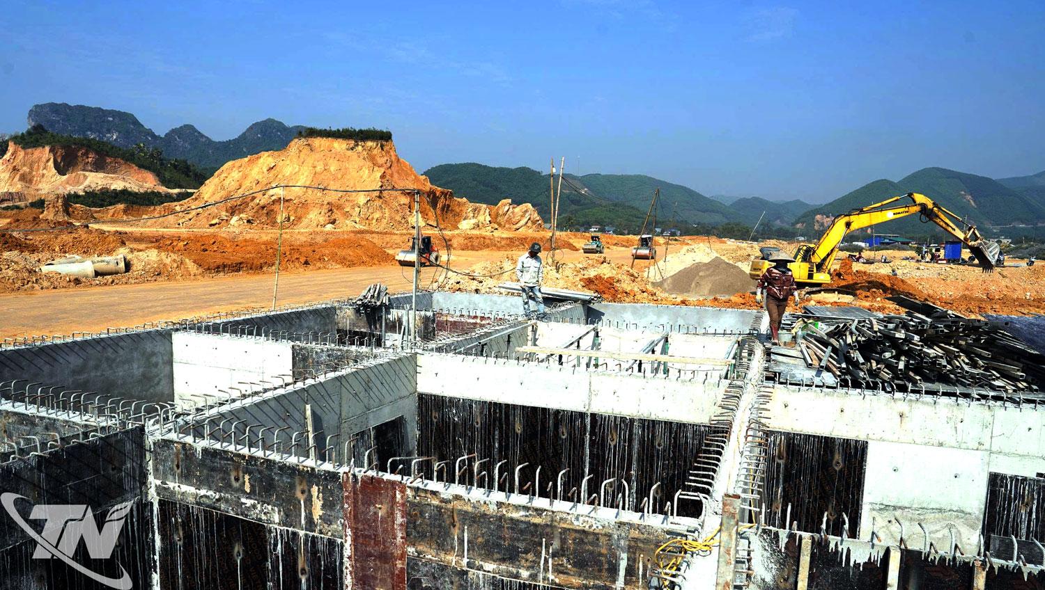 Chủ đầu tư tổ chức thi c&ocirc;ng xuy&ecirc;n ng&agrave;y lễ, Tết, tăng ca để đẩy nhanh tiến độ thi c&ocirc;ng Cụm c&ocirc;ng nghiệp Y&ecirc;n Lạc.