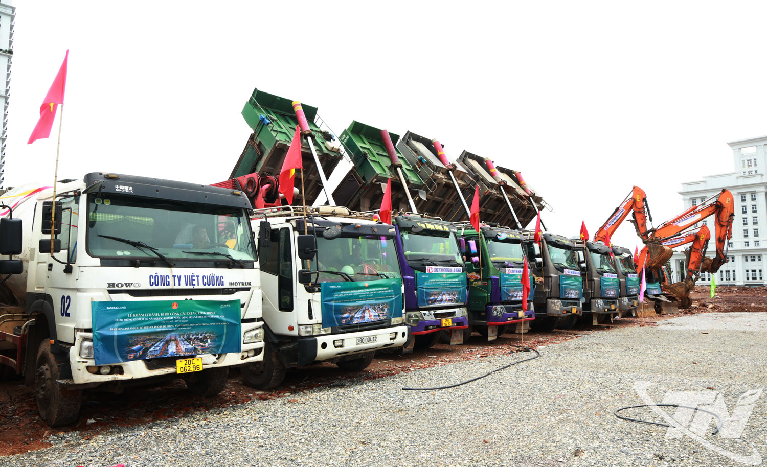 Nhà thầu huy động nhiều phương tiện để triển khai Dự án.