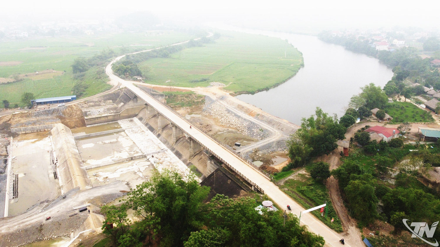 Các hạng mục chống lũ dọc sông Cầu và trên tuyến đê Gang Thép được đẩy nhanh tiến độ   thi công, tăng cường khả năng bảo vệ khu vực hạ lưu.