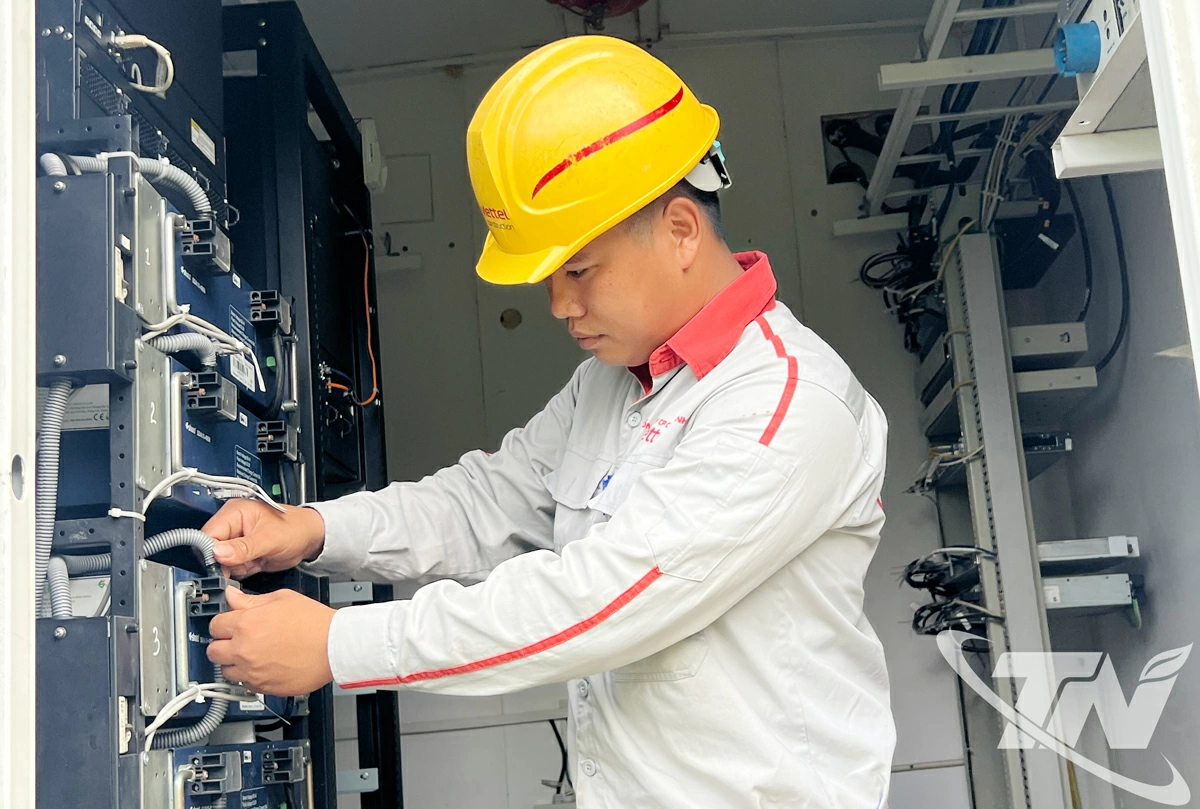 Kiểm tra hạ tầng cơ sở tại Viễn thông Thái Nguyên, đảm bảo thông tin liên lạc trở lại.