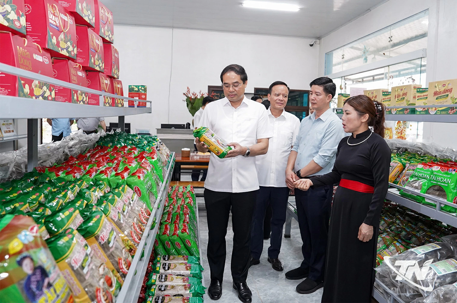 Đồng chí Bí thư Tỉnh ủy Trịnh Xuân Trường khảo sát tình hình kinh tế - xã hội các xã phía Bắc.