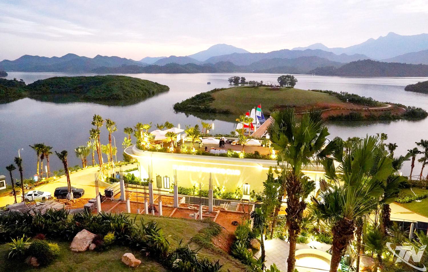 Dự án Flamingo Majestic Island Resort - khu nghỉ dưỡng 6 sao quốc tế - được Tập đoàn   Flamingo triển khai tại Khu du lịch hồ Núi Cốc.