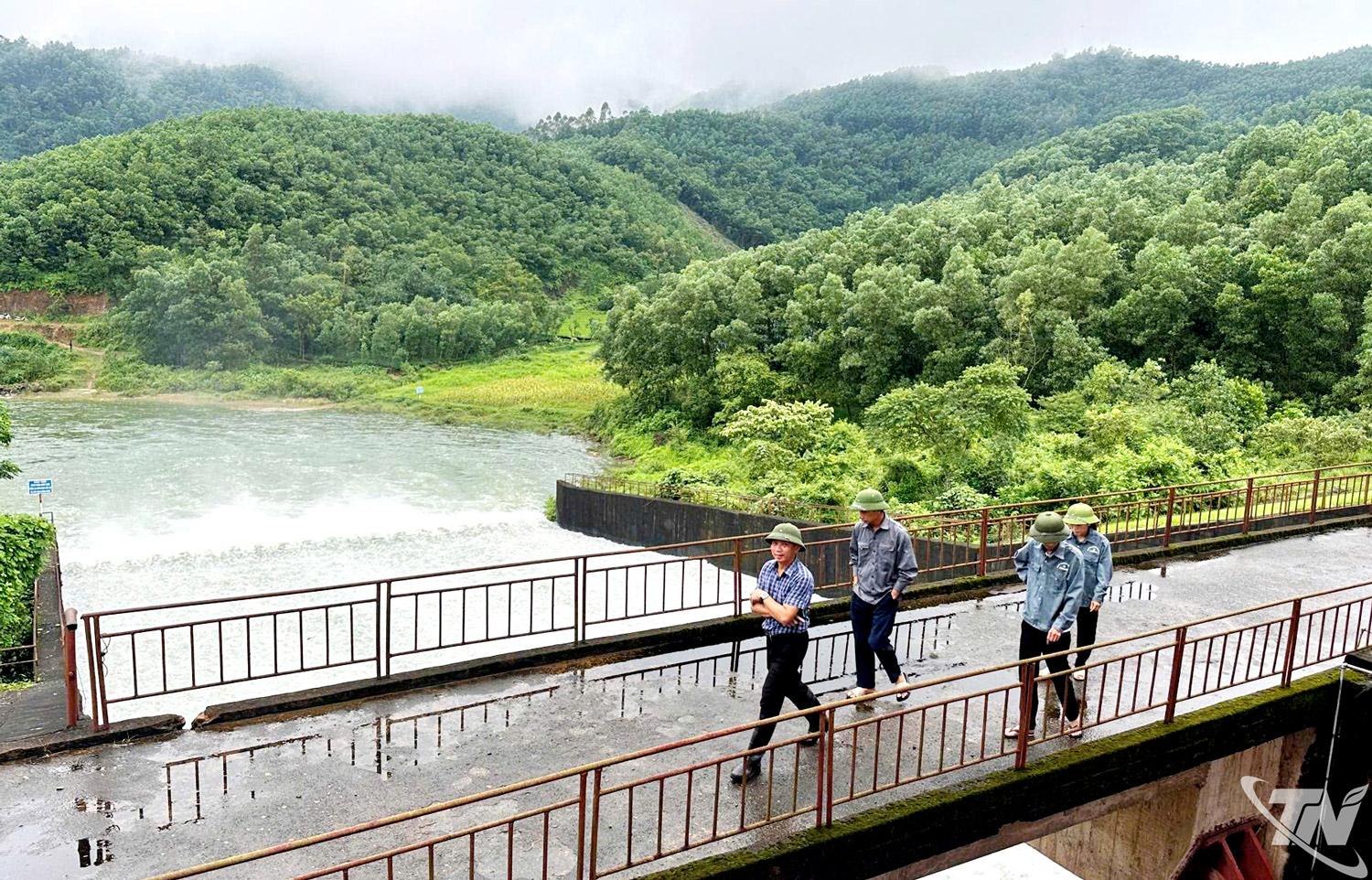 Công ty TNHH Một   thành viên Khai thác   thủy lợi Thái Nguyên   luôn chủ động điều   tiết, xả lũ hồ Núi Cốc   để phòng chống lụt   bão, đáp ứng yêu cầu   nhiệm vụ được giao.