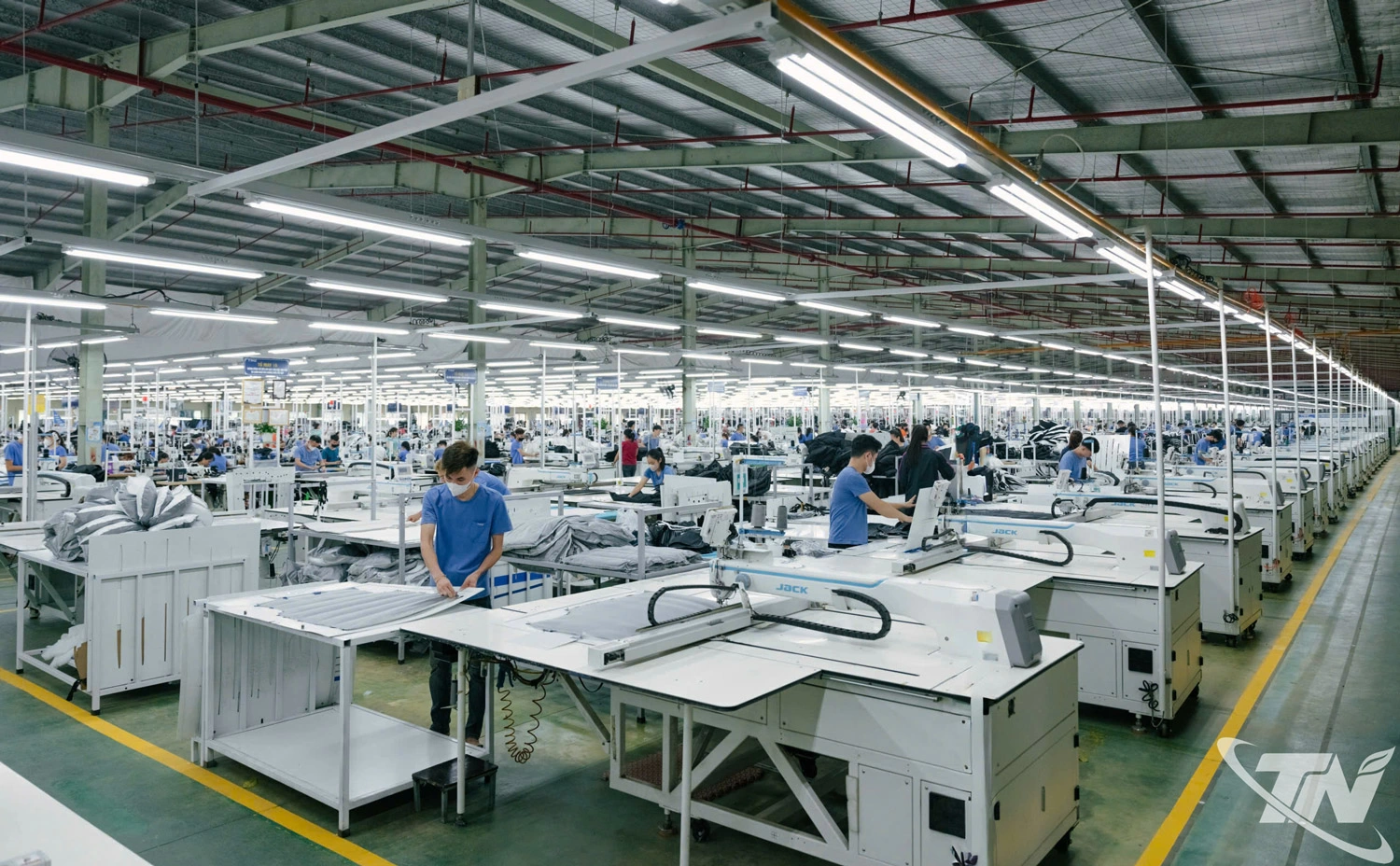Các nhà máy của Công ty CP Đầu tư và Thương mại TNG đang tăng tốc sản xuất để đáp ứng các đơn hàng xuất khẩu của quý II.