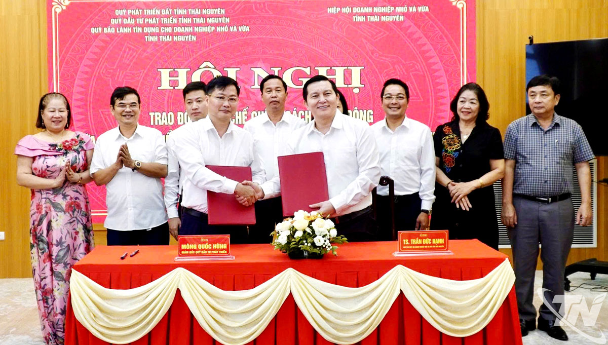 Đại diện các quỹ của tỉnh và Hiệp hội Doanh nghiệp nhỏ và vừa ký kết văn bản ghi nhớ hợp tác, được kỳ vọng sẽ tạo ra những bước chuyển mới đối với cộng đồng doanh nghiệp trên địa bàn.