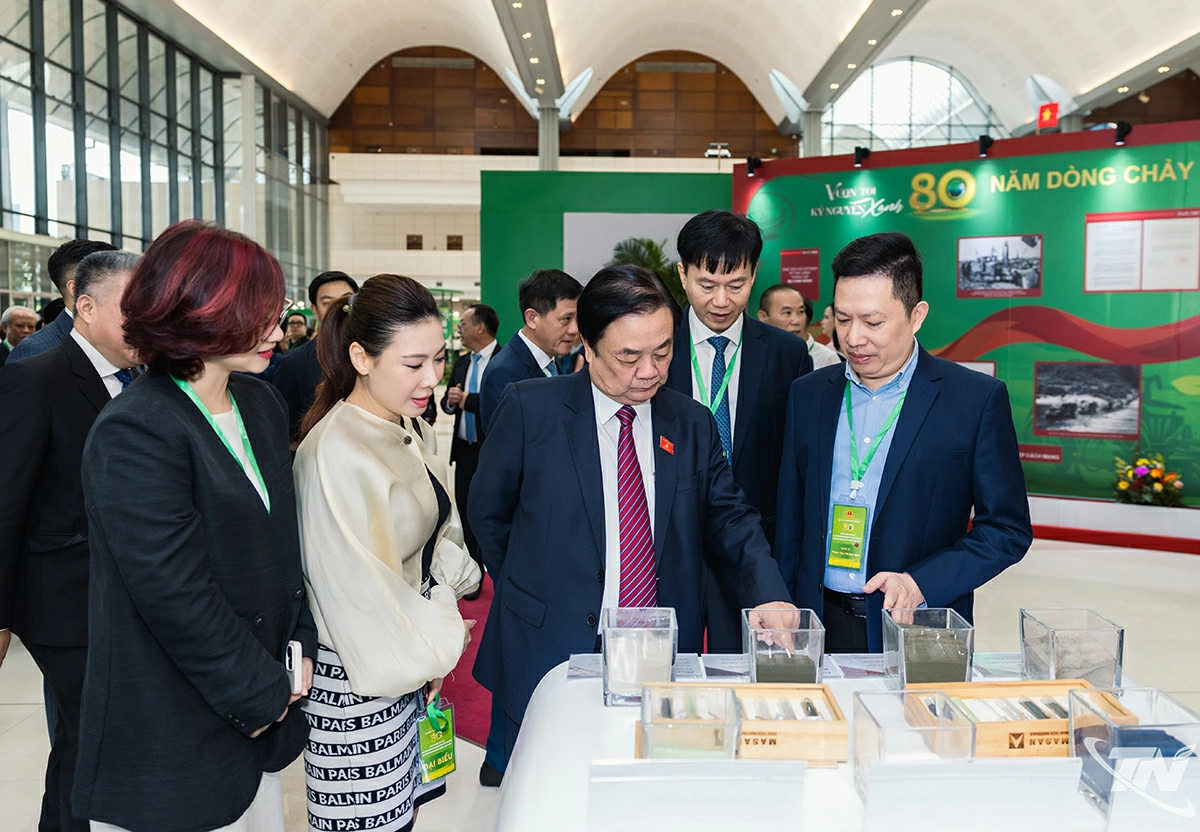 Phó Chủ tịch Quốc hội Lê Minh Hoan tham quan gian trưng bày Masan High-Tech Materials.