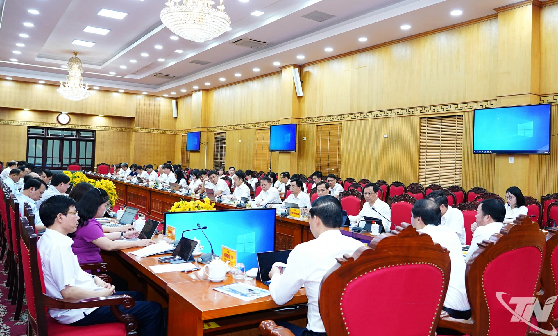 Các đại biểu dự buổi làm việc.