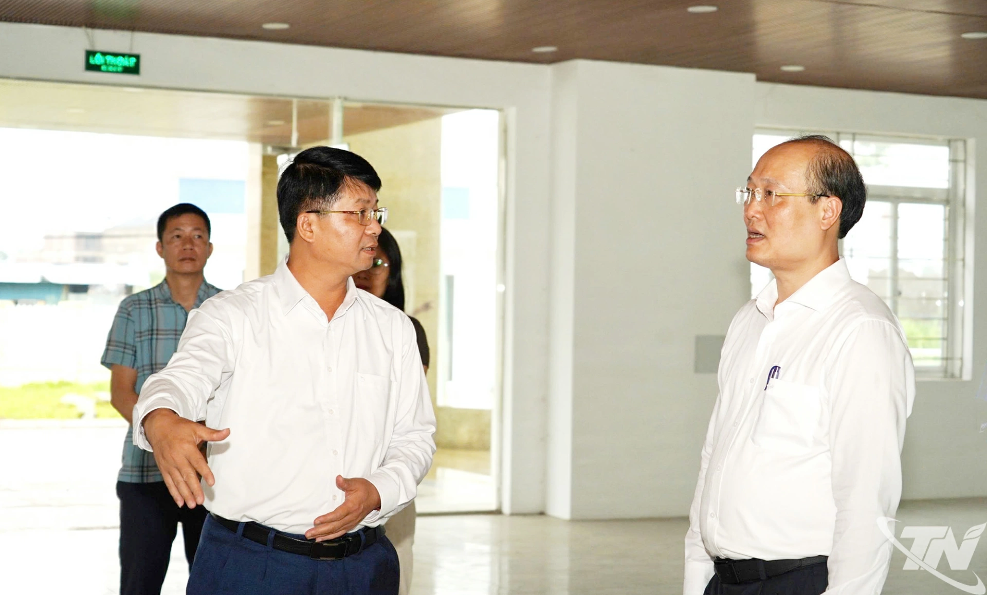 Đồng chí Phó Chủ tịch UBND tỉnh yêu cầu chủ đầu tư và các đơn vị thi công đẩy nhanh tiến độ, phấn đấu hoàn thành Dự án trước ngày 2-9.