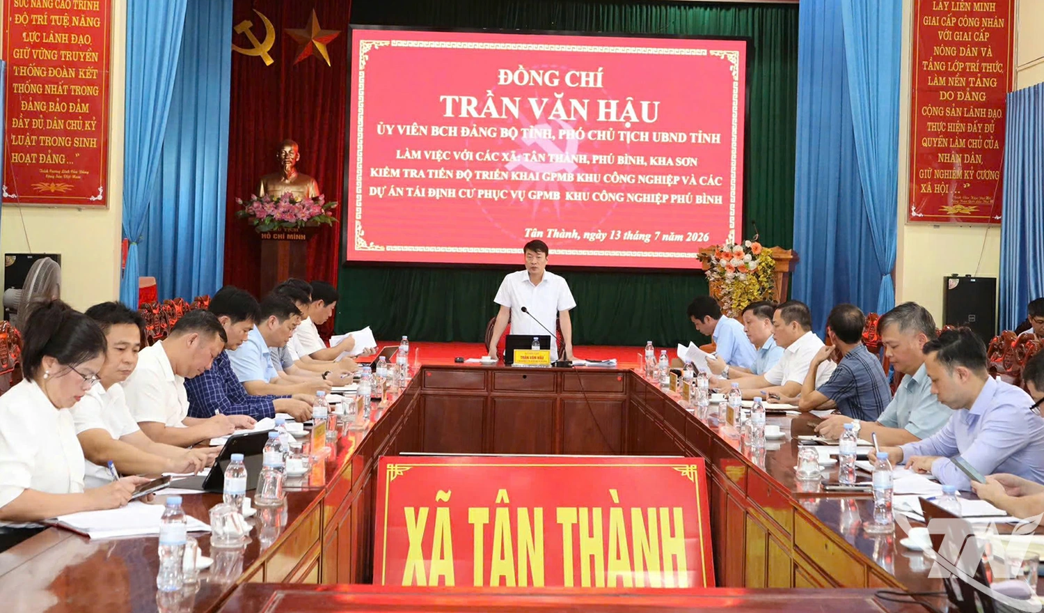 Các đại biểu tham dự cuộc họp.