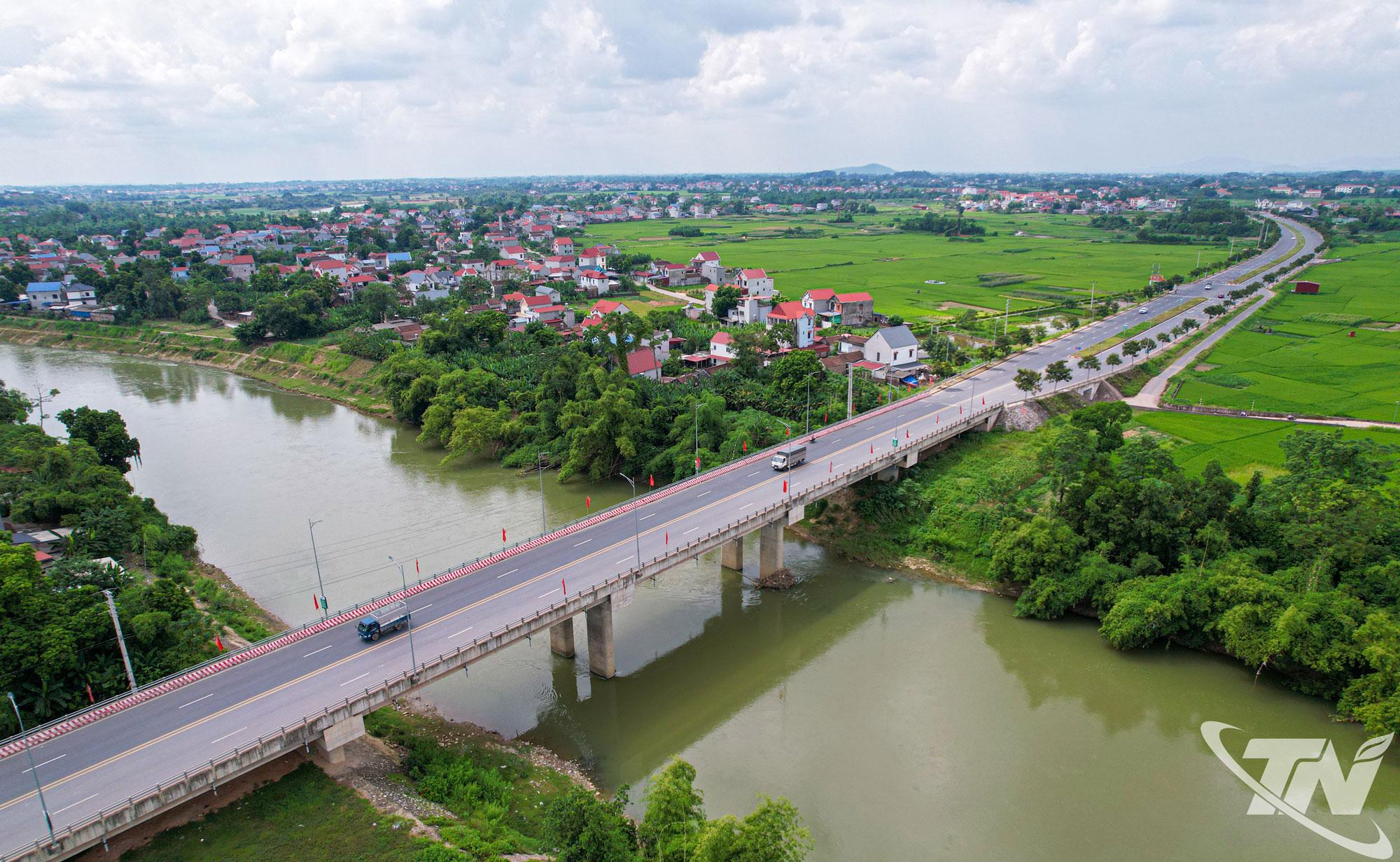 Đường Vành đai V vùng Thủ đô Hà Nội, đoạn qua xã Phú Bình.