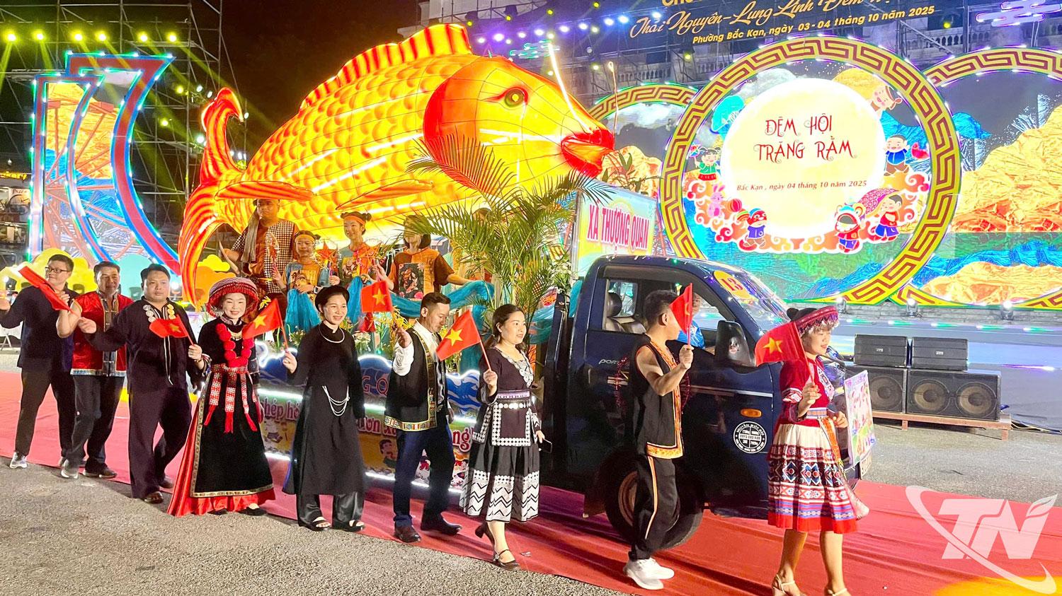 Mô hình đèn Trung thu của xã Thượng Quan.