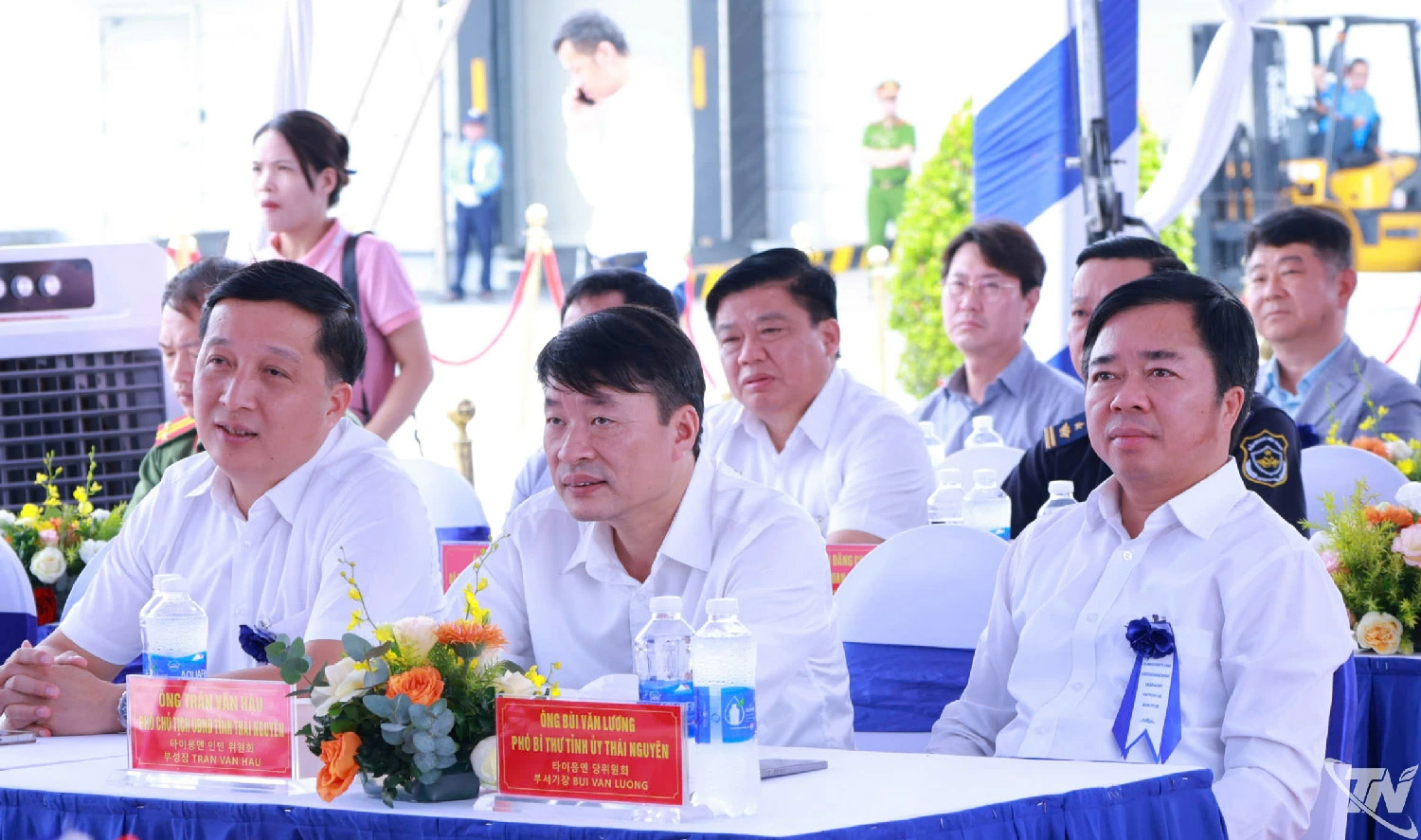 Các đồng chí lãnh đạo tỉnh Thái Nguyên và đại biểu dự Lễ khởi công.