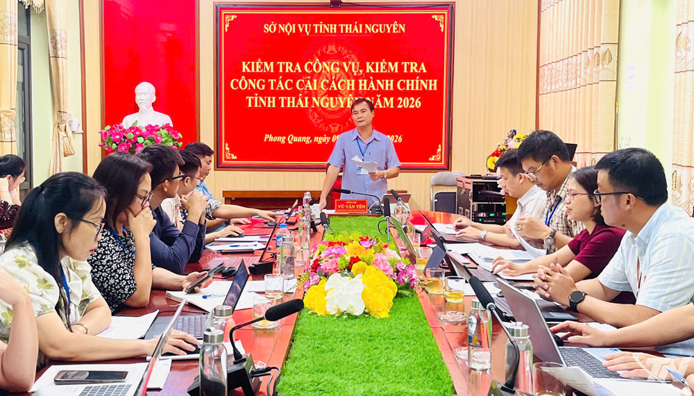 Đoàn kiểm tra làm việc tại xã Phong Quang.