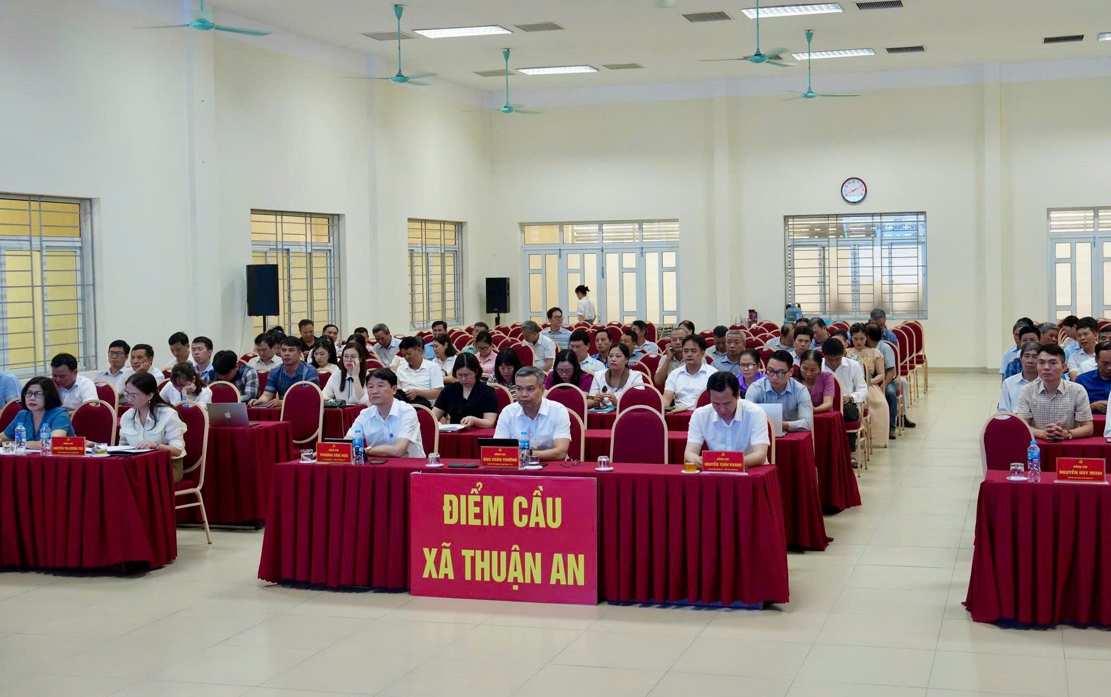 Các đại biểu dự tại điểm