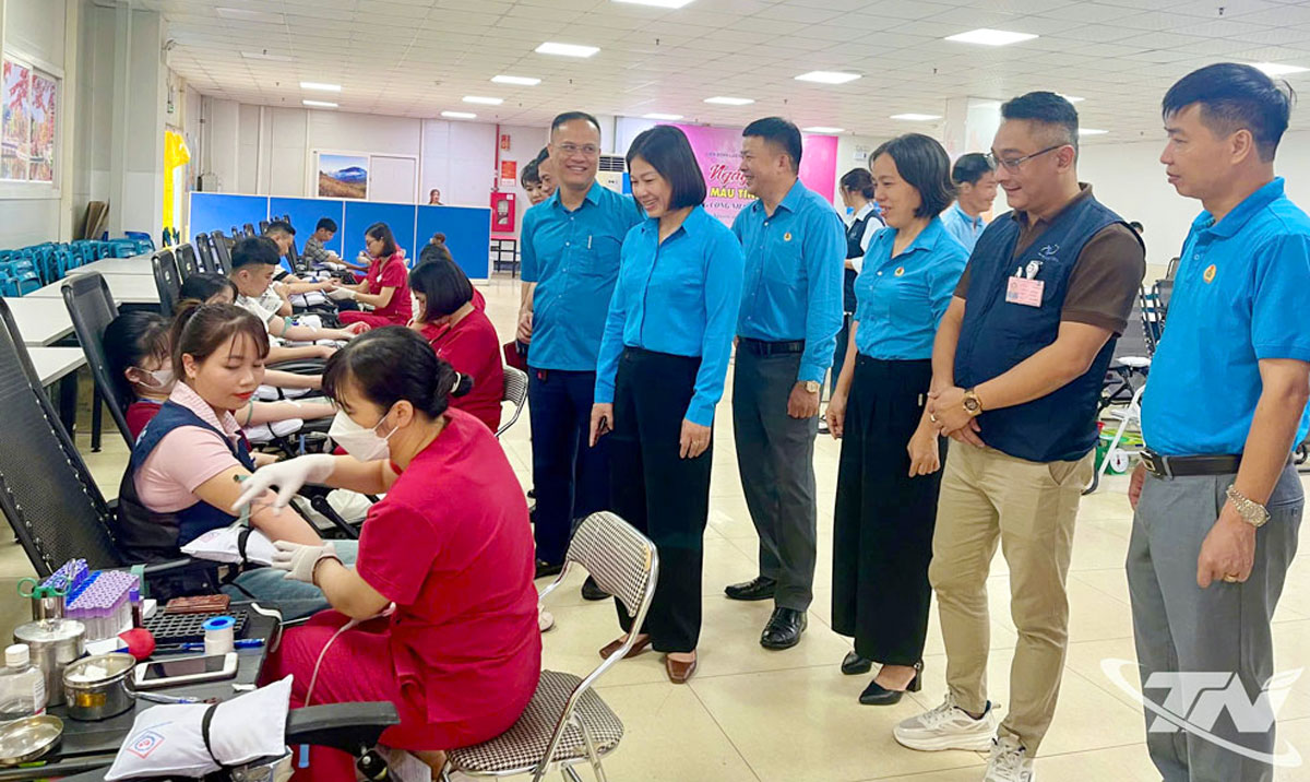 Ngày hội hiến máu tình nguyện “Giọt hồng công nhân lao động” tại Công ty TNHH You Sung Vina, Khu công nghiệp Điềm Thụy