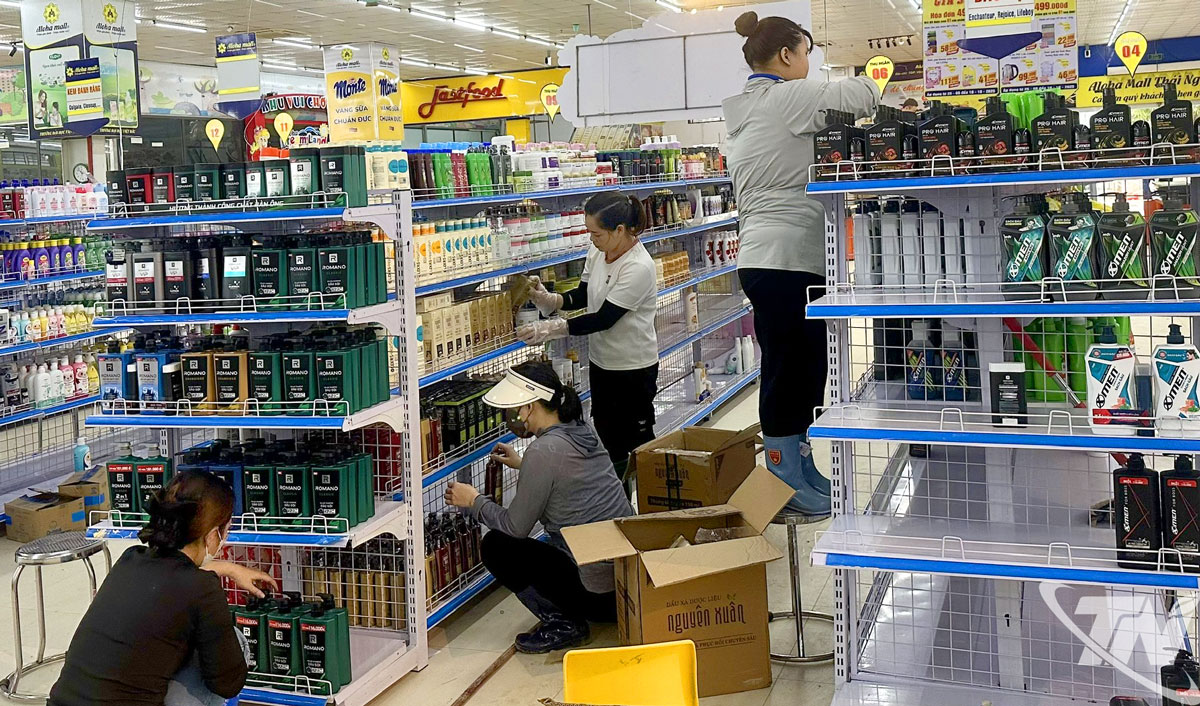 Siêu thị Aloha dự kiến mở cửa trở lại vào đầu tháng 11. Hiện nay, siêu thị tập trung nhập hàng mới, đảm bảo nguồn cung phục vụ người dân trong dịp cuối năm
