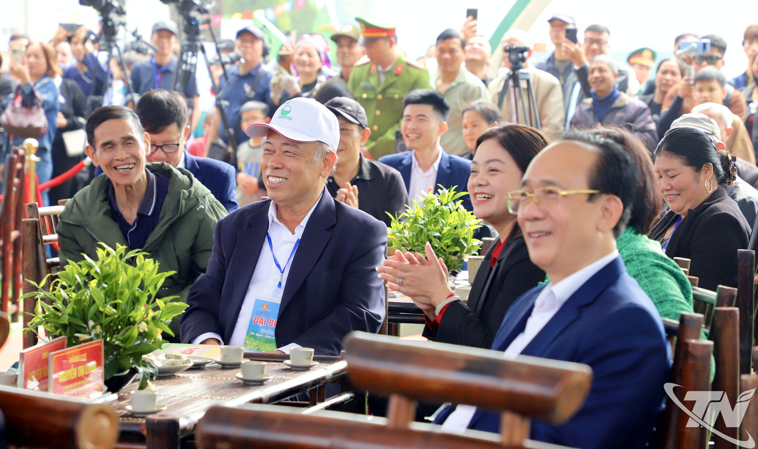 Khách hàng tại buổi đấu giá