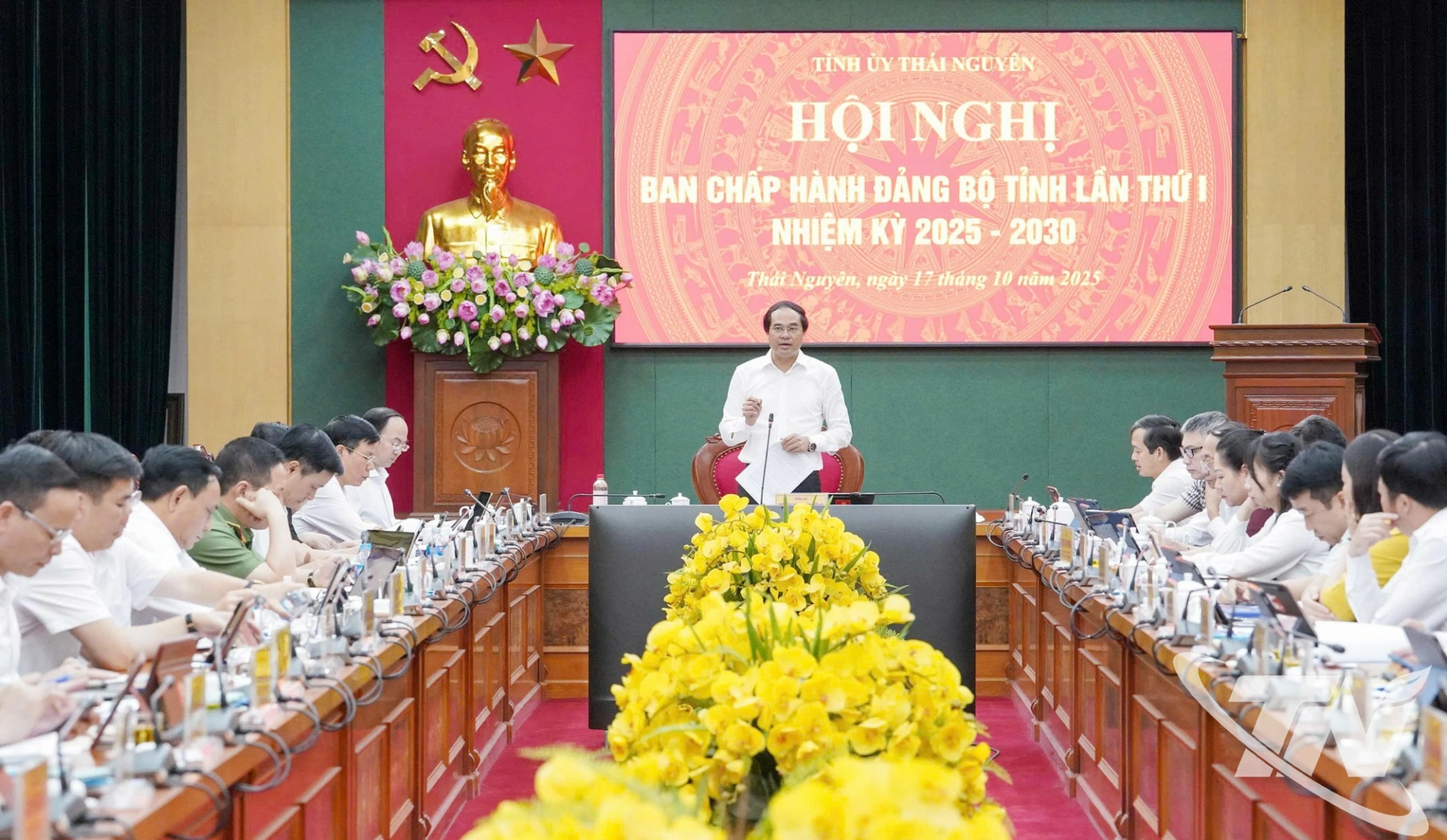 Đồng chí Bí thư Tỉnh ủy Trịnh Xuân Trường chủ trì Hội nghị.