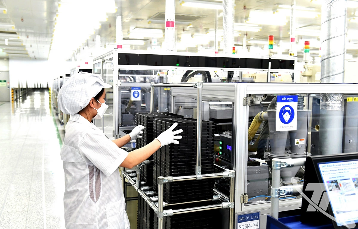 Sản xuất linh kiện điện tử phục vụ xuất khẩu tại Khu công nghiệp Yên Bình.