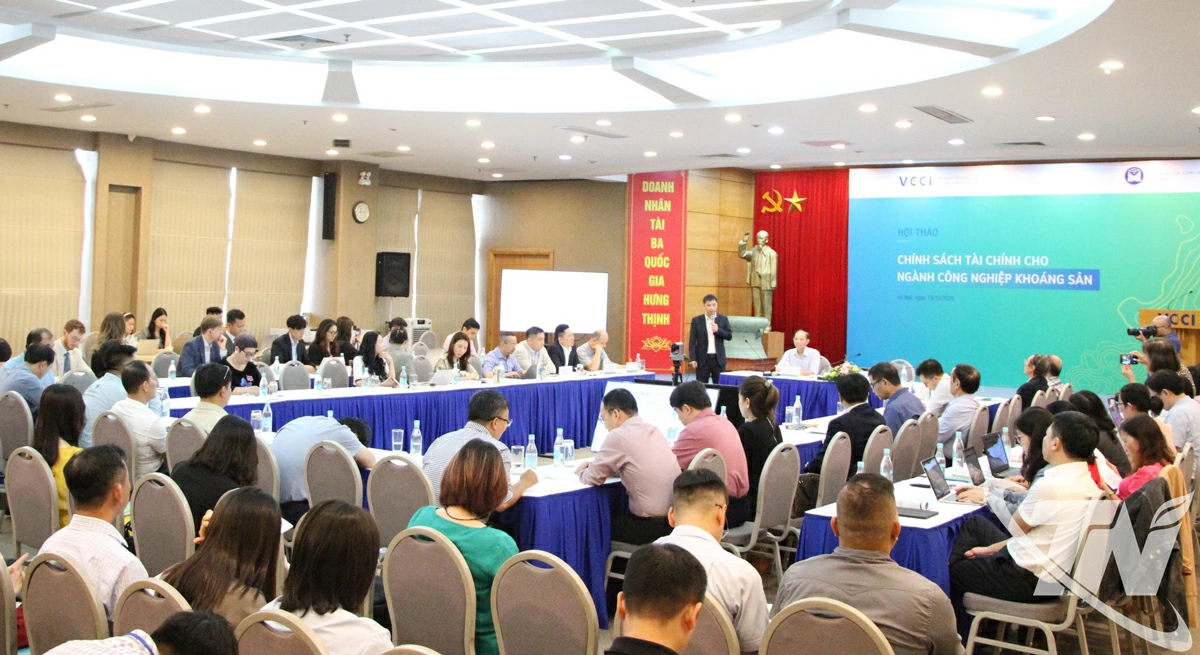 Các đại biểu dự Hội thảo về tháo gỡ nút thắt tài chính để phát triển bền vững ngành khoáng sản.