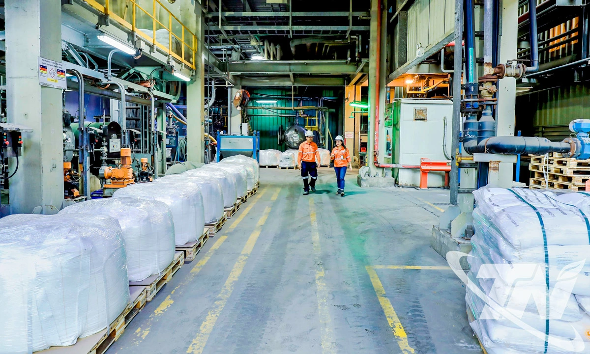 Florit tinh luyện cao (acidspar) đang dần thoát khỏi vai trò của một nguyên liệu công nghiệp truyền thống để trở thành mắt xích chiến lược trong chuỗi giá trị năng lượng mới .