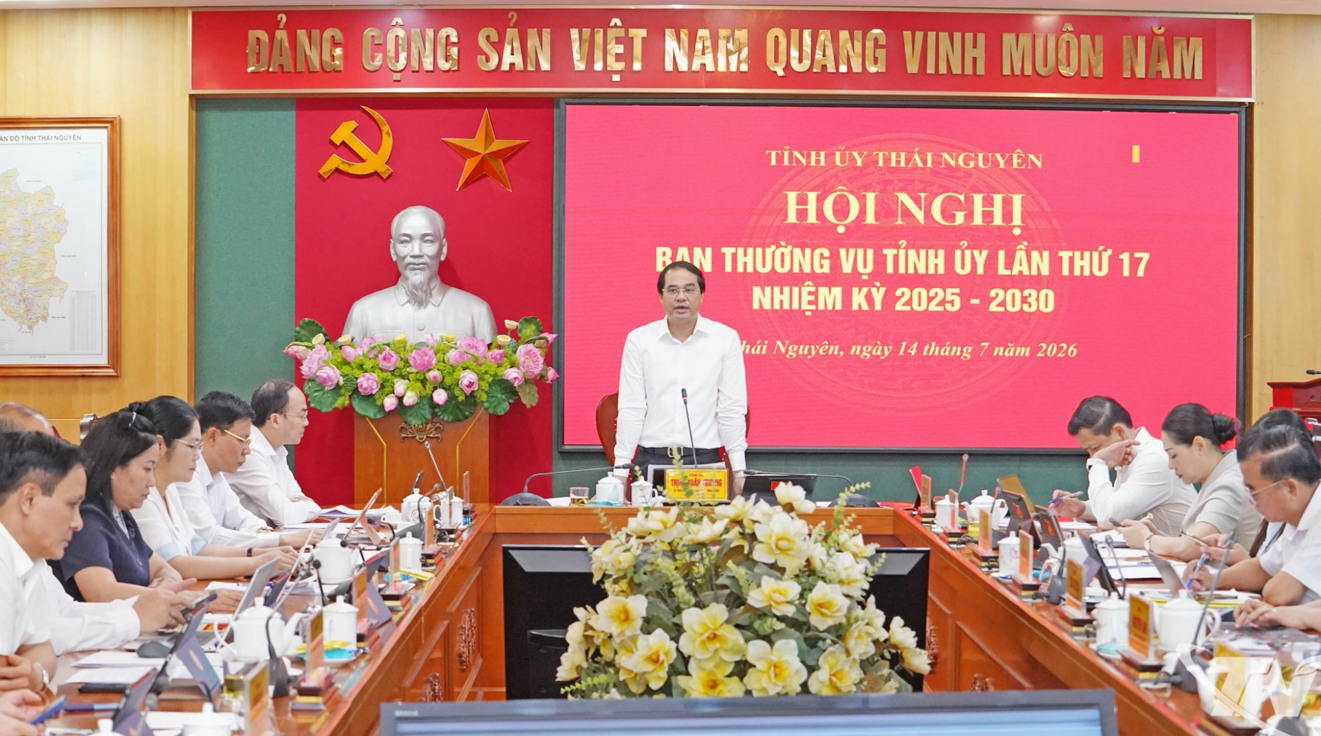 Đồng chí Bí thư Tỉnh ủy Trịnh Xuân Trường chủ trì Hội nghị.