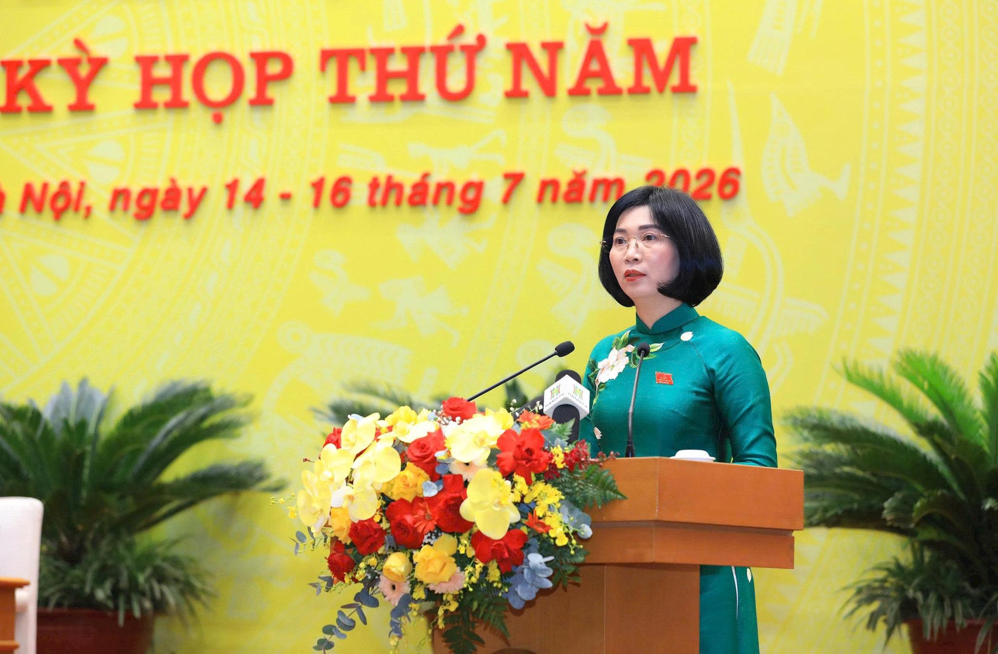 Phó Bí thư Thành ủy, Chủ tịch HĐND thành phố Phùng Thị Hồng Hà phát biểu kết luận phiên chất vấn và trả lời chất vấn. Ảnh: Thành Thái