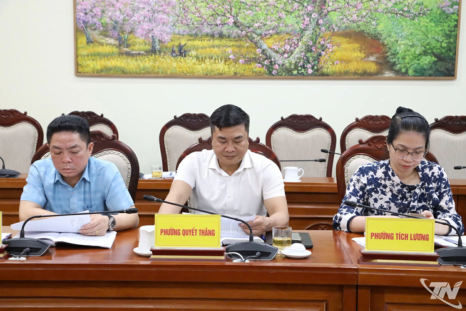 Các đại biểu tham dự cuộc họp.
