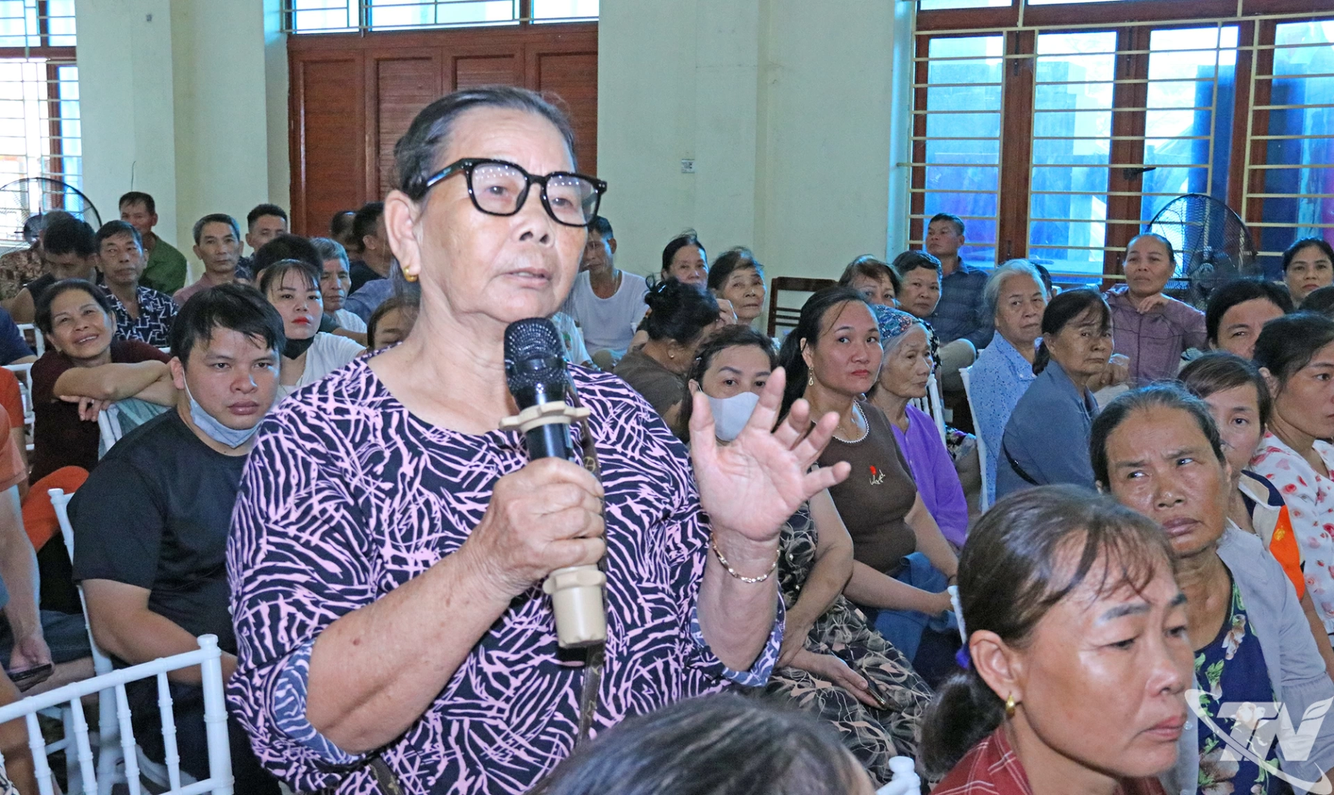 Người dân phường Quan Triều phát biểu ý kiến tại Hội nghị.