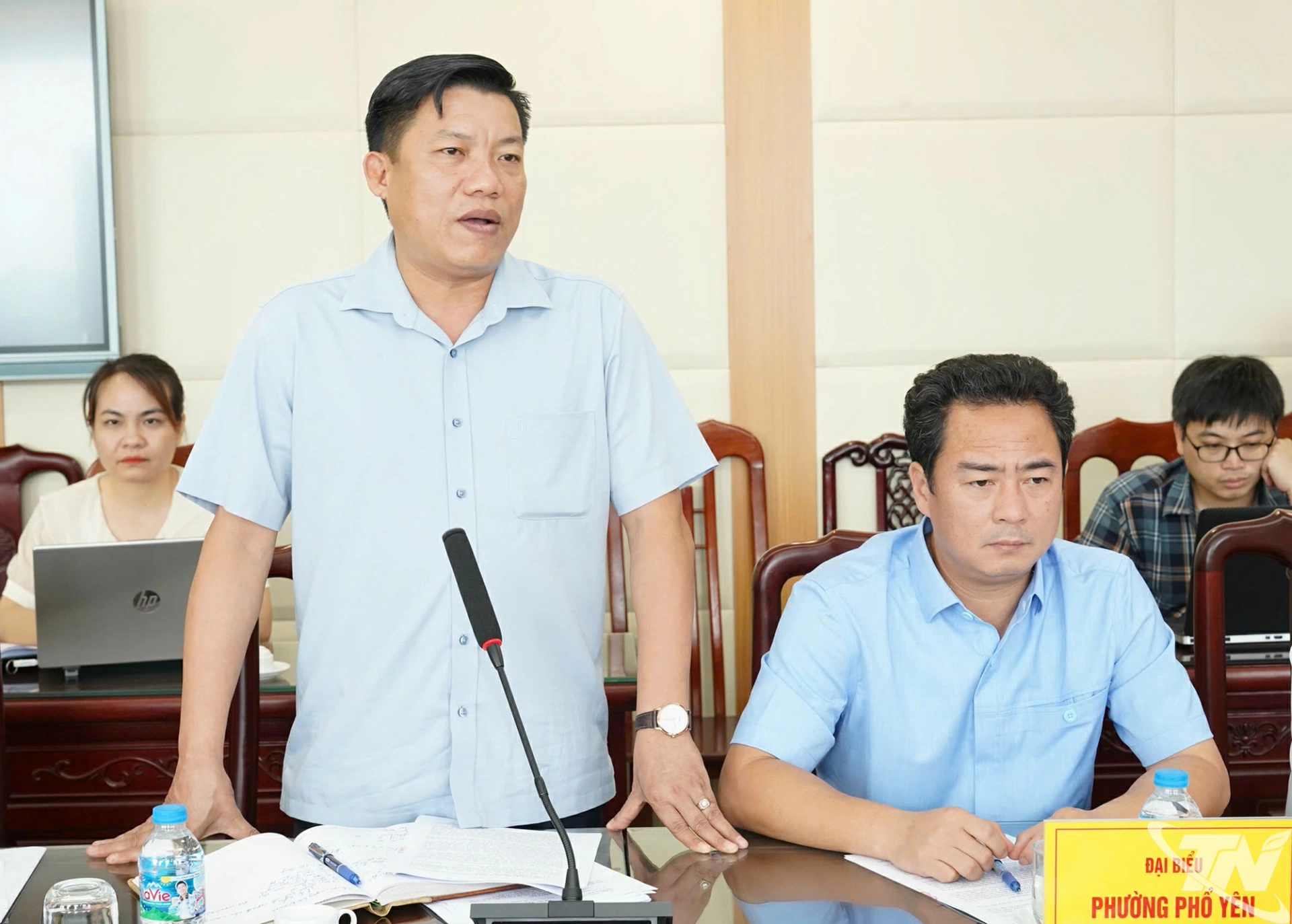 Lãnh đạo UBND phường Phổ Yên báo cáo tại Hội nghị.