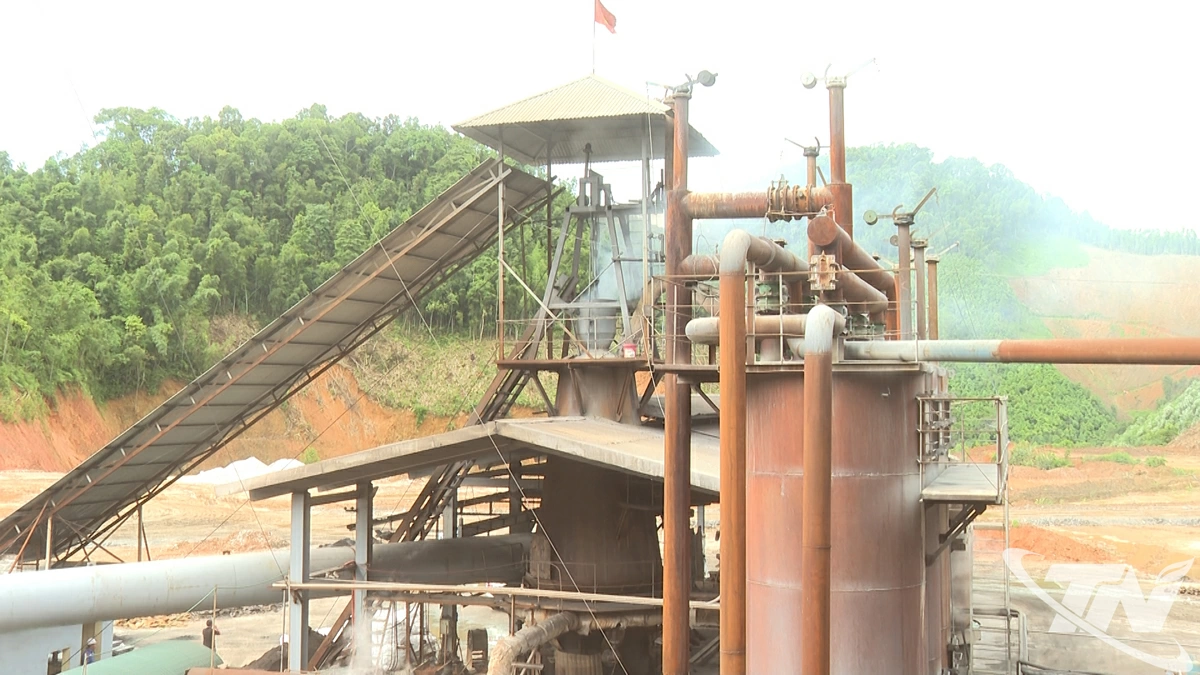 Dây chuyền luyện Feromangan công suất 60.000 tấn/năm của Công ty CP Phát triển công nghiệp Bắc Kạn (ở xã Chợ Đồn) đã được đưa vào vận hành giai đoạn I.