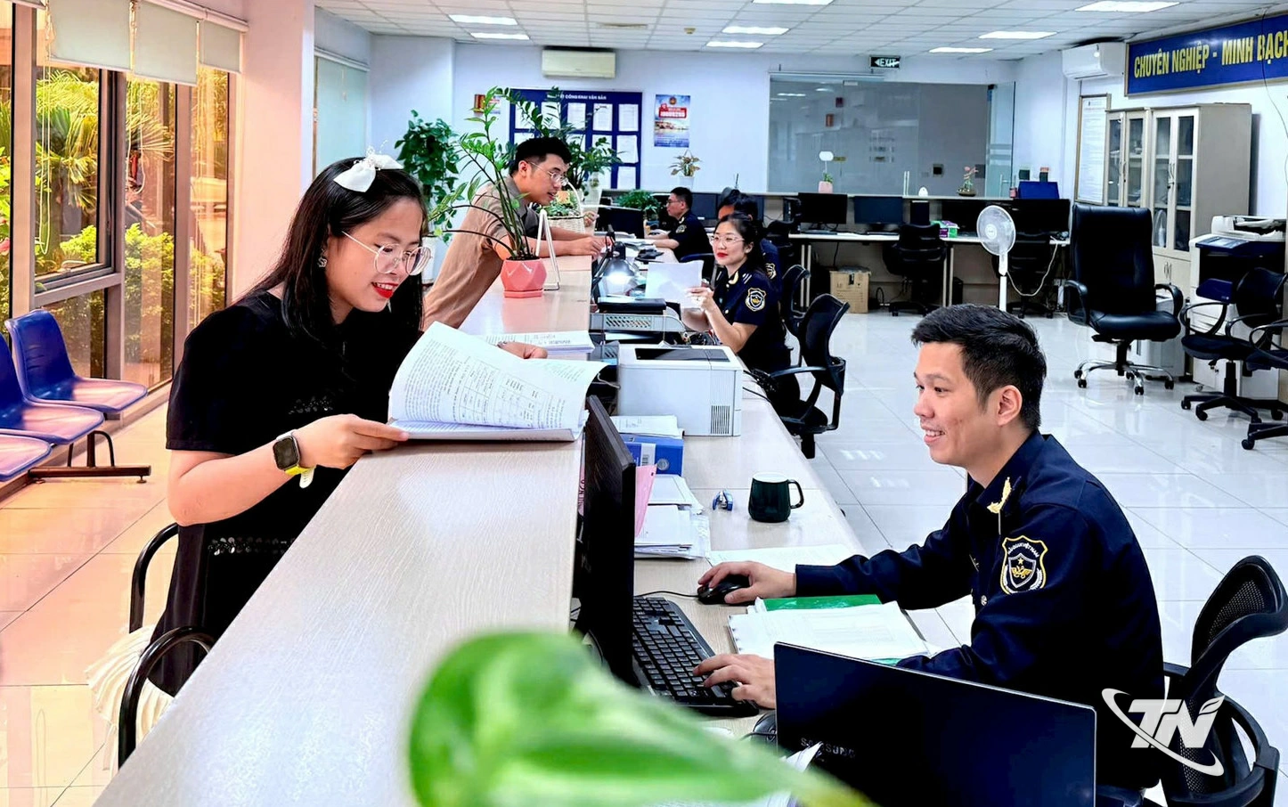 Đội Hải quan Thái Nguyên (thuộc Chi cục Hải quan khu vực V) thực hiện cơ chế “luồng xanh”   trong thông quan hàng hóa, tạo điều kiện thuận lợi cho doanh nghiệp xuất nhập khẩu.    Ảnh: T.L