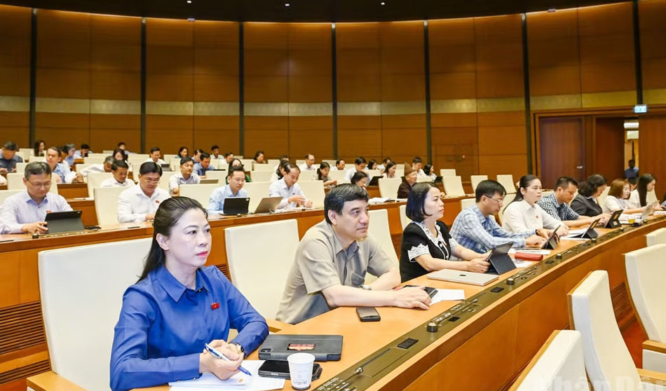 Quốc hội làm việc tại hội trường. (Ảnh: DUY LINH)