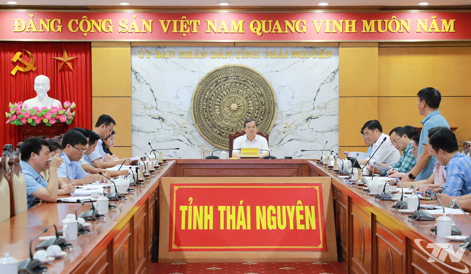 Đồng chí Chủ tịch UBND tỉnh Phạm Hoàng Sơn chủ trì cuộc họp.