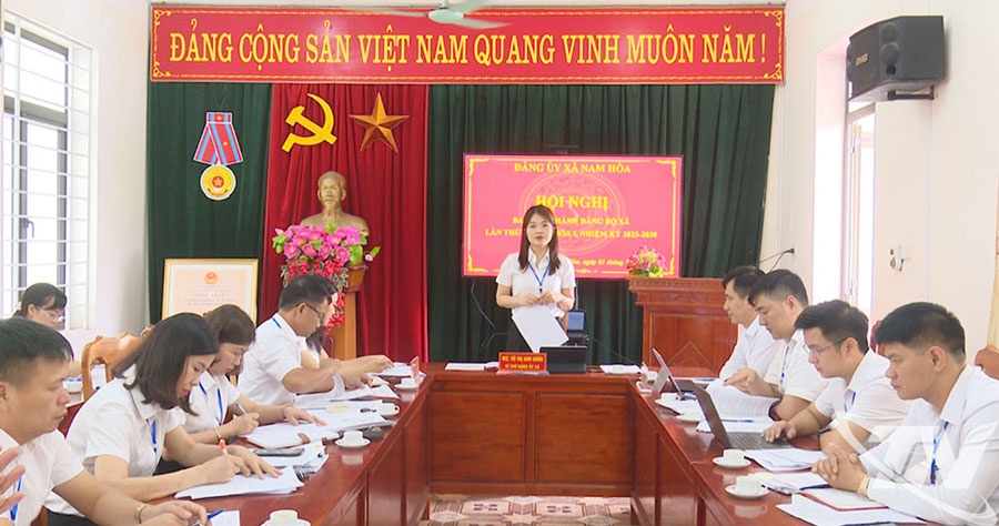 Đồng chí Vũ Thị Anh Dung, Bí thư Đảng uỷ xã Nam Hòa phát biểu chỉ đạo tại Hội nghị Ban Chấp hành Đảng bộ xã lần thứ I, nhiệm kỳ 2025-2030.