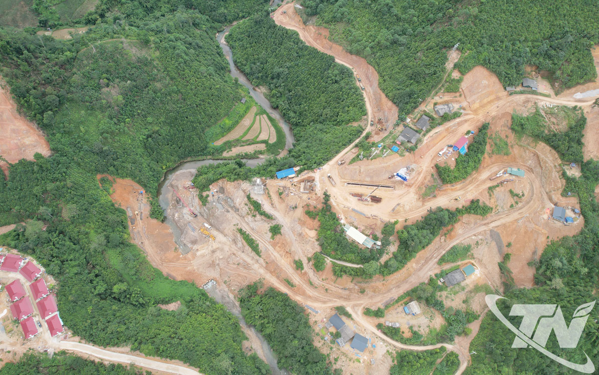 Công trường thi công cầu Tà Han, thuộc gói thầu số 66 của dự án tuyến đường kết nối Bắc Kạn - hồ Ba Bể - Na Hang.