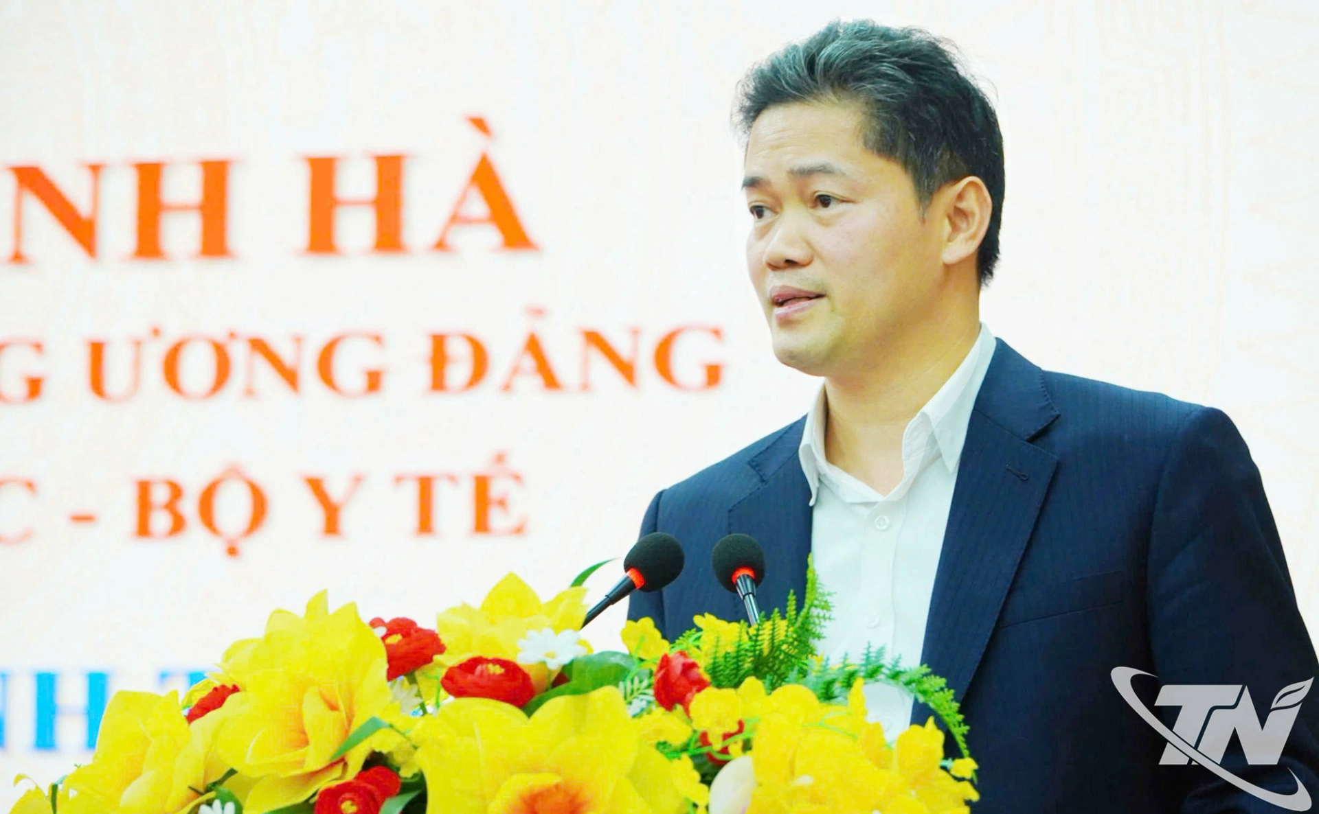 Thứ trưởng Thường trực Bộ Y tế Vũ Mạnh Hà phát biểu tại buổi làm việc.