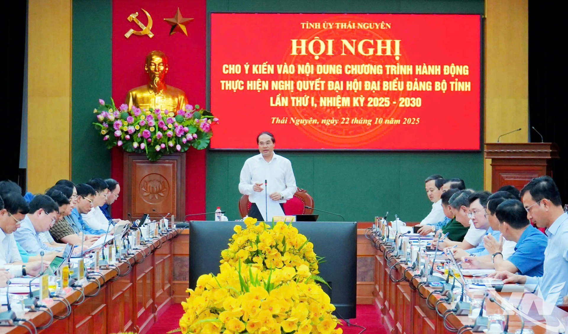 Đồng chí Bí thư Tỉnh ủy Trịnh Xuân Trường chủ trì Hội nghị.